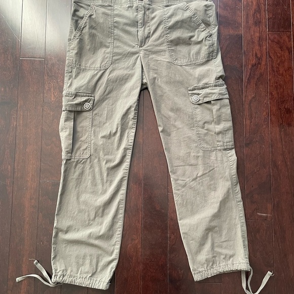 Democracy AB Technology Women's Cargo Pants Size 8 Olive Green Pants - Picture 1 of 6